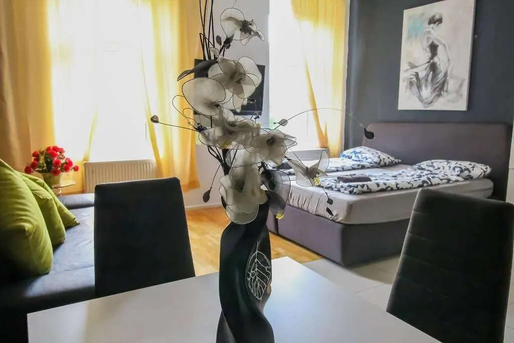 Cozy Two-Bedroom Apartment Mm16 Vienna
